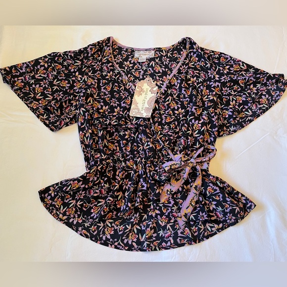 Band of Gypsies Nashville Surplice Top Black Floral Flutter Sleeve Size S Small - Picture 3 of 7